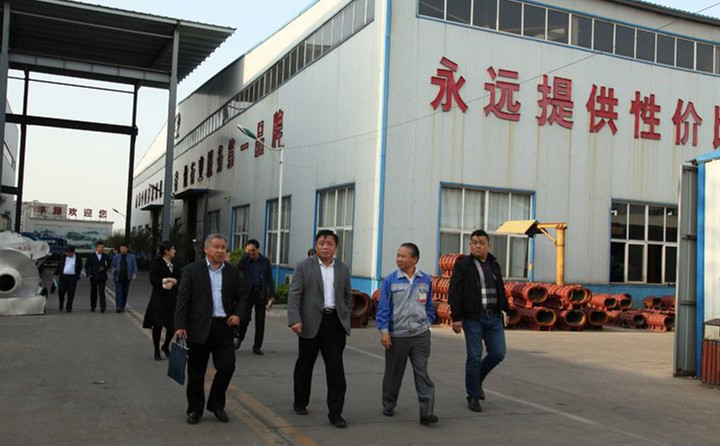 會后，企業(yè)家們參觀金格瑞生產間